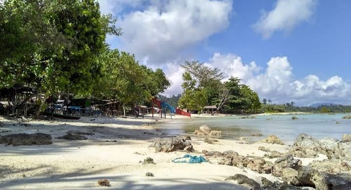 Wisata Pantai Ujung Balla 